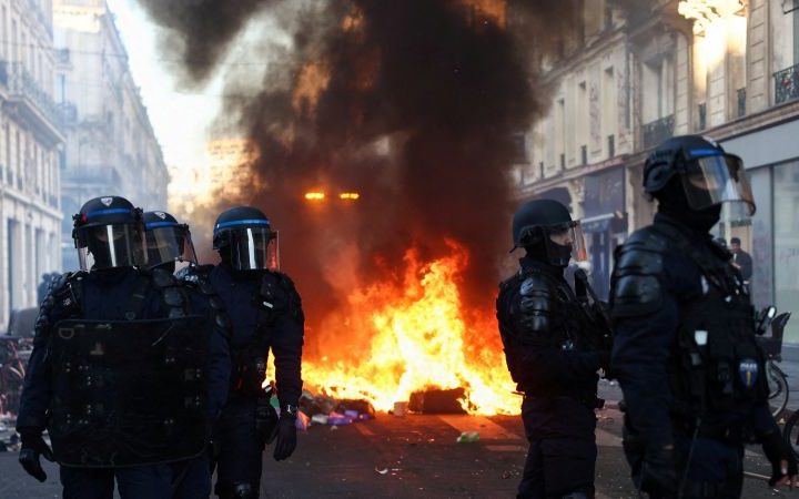 2026-10-18t162830z-1582667973-rc2r5oaerroy-rtrmadp-3-france-protest