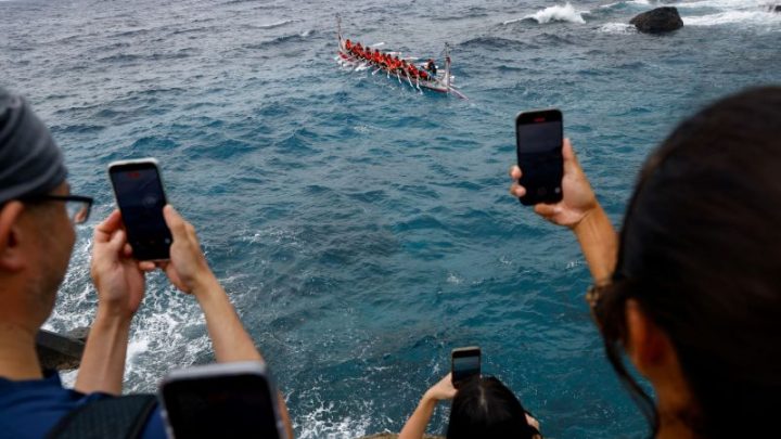 Using the stars and paddles, indigenous Taiwanese recreate risky sea journey of Great Pacific Migration