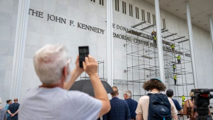 Trump’s name must be removed from Kennedy Center tonight, appeals court rules
