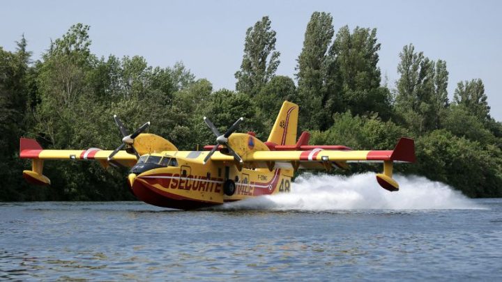 Planes scoop up water from River Seine in effort to battle wildfire near Paris