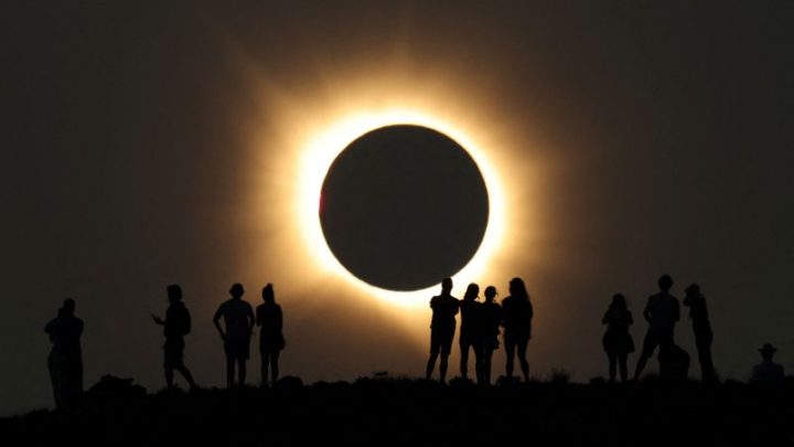 Spectacle in the sky, vacation spoiler, burger wars: Catch up on the day’s stories