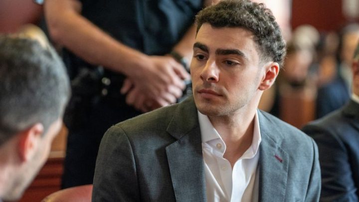 Luigi Mangione in federal plea talks ahead of hastily scheduled hearing, sources say